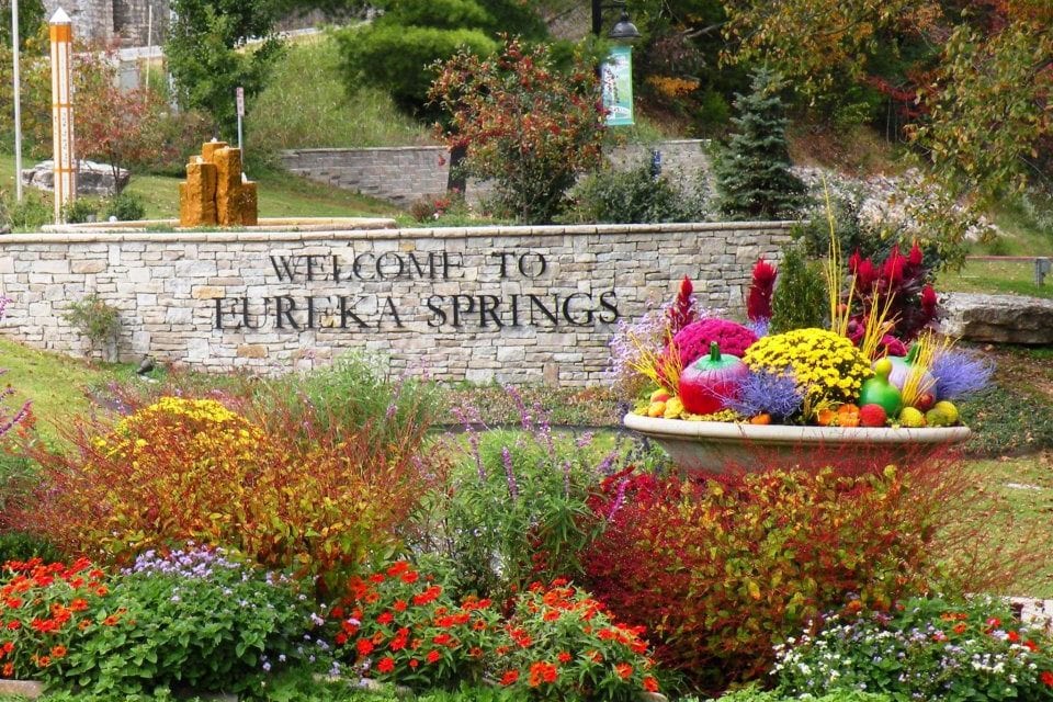 Eureka Springs celebrates Arkansas marriage equality with a wedding reception