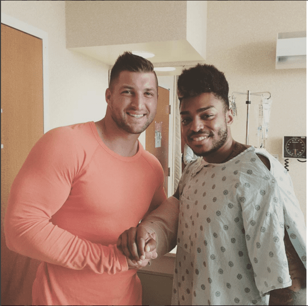 Tim Tebow visits teammate injured in Orlando shooting