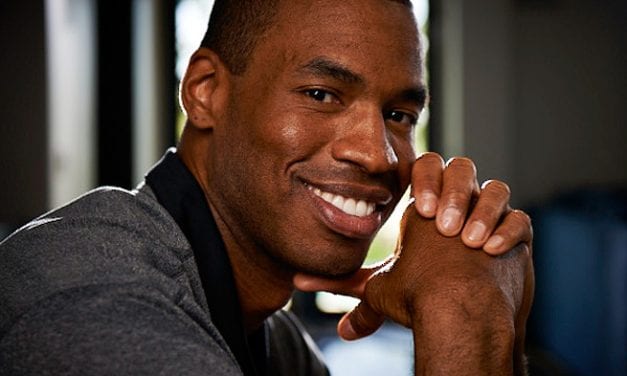 Jason Collins signs contract with Brooklyn Nets, becomes first openly gay player in NBA