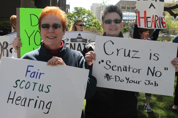 Four protesters spoke to Cruz staff in Oak Lawn