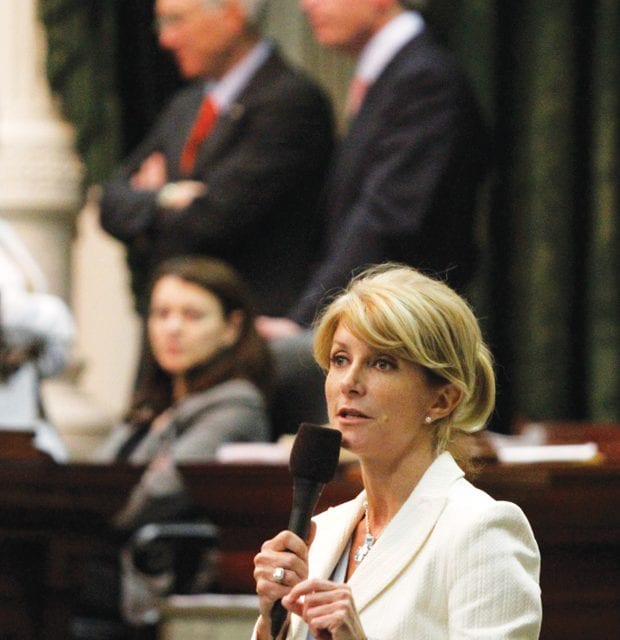 Wendy Davis delays announcement on whether she’ll run to focus on family