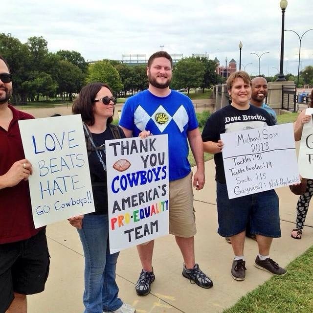 Anti-Sam protest fizzles at Cowboys Stadium