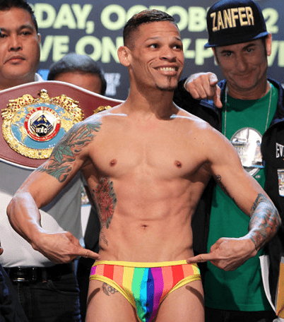 Gay boxer Orlando Cruz loses title fight, but with style