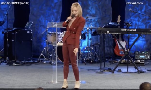 Trump ‘personal pastor’ Paula White says send her $229 to get ‘prophetic instruction’