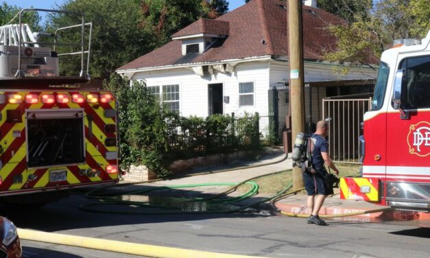 Fire engulfs Oak Lawn home